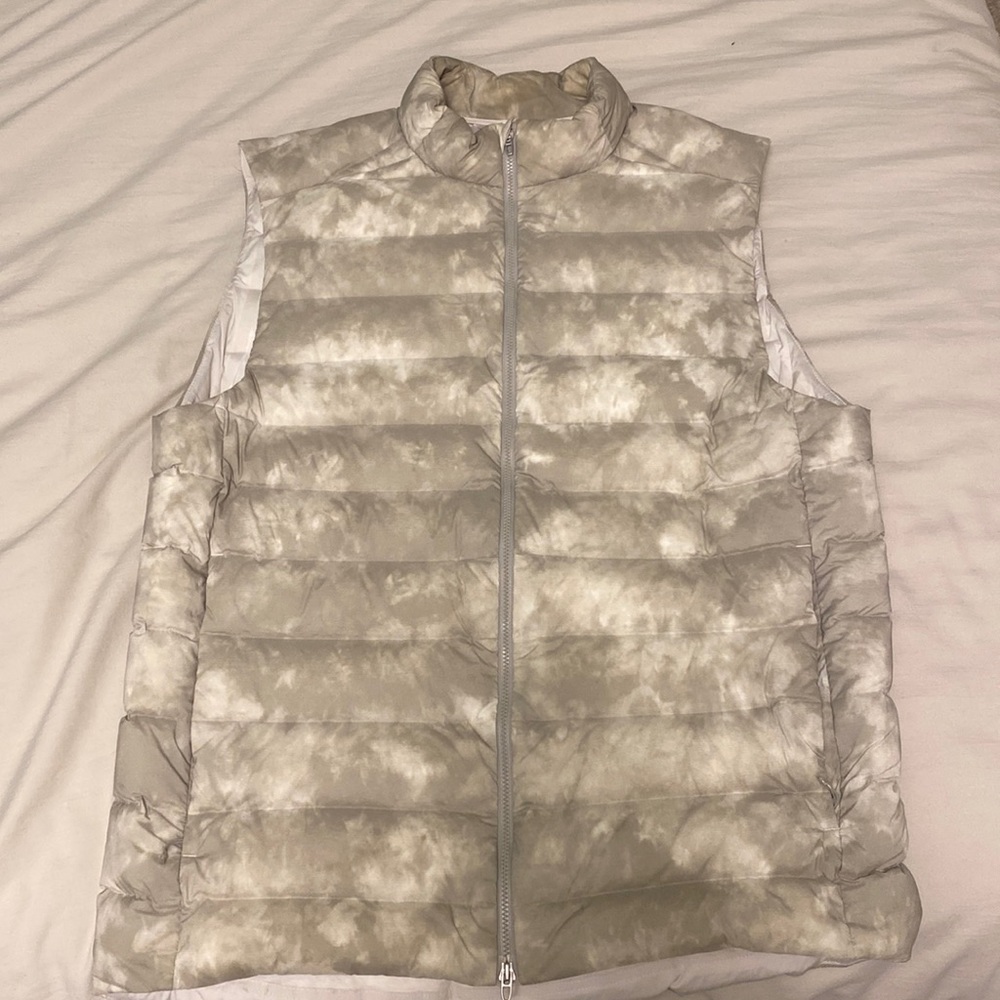 Lululemon vest.